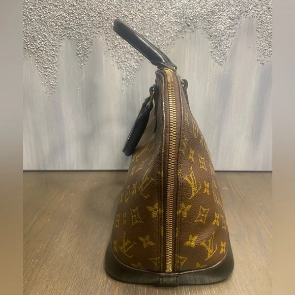 Louis Vuitton Monogram Alma PM (VI0946)        12.6 X 9.8 X 6.3 inch deep - Picture 5 of 15